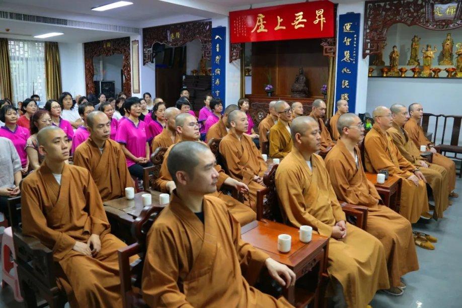 拼多多店铺如何挑选适合百搭的女装？游戏画面