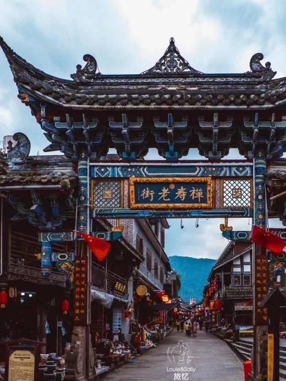 逃离棕榈树森林